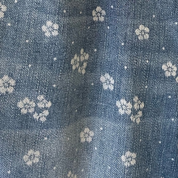 Free People Floral and Polkadot Jeans
Size: 28 
EUC - Picture 10 of 11